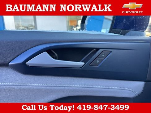 Used 2024 Volkswagen Taos SE w/ Panoramic Sunroof Package AWD/4WD image 11