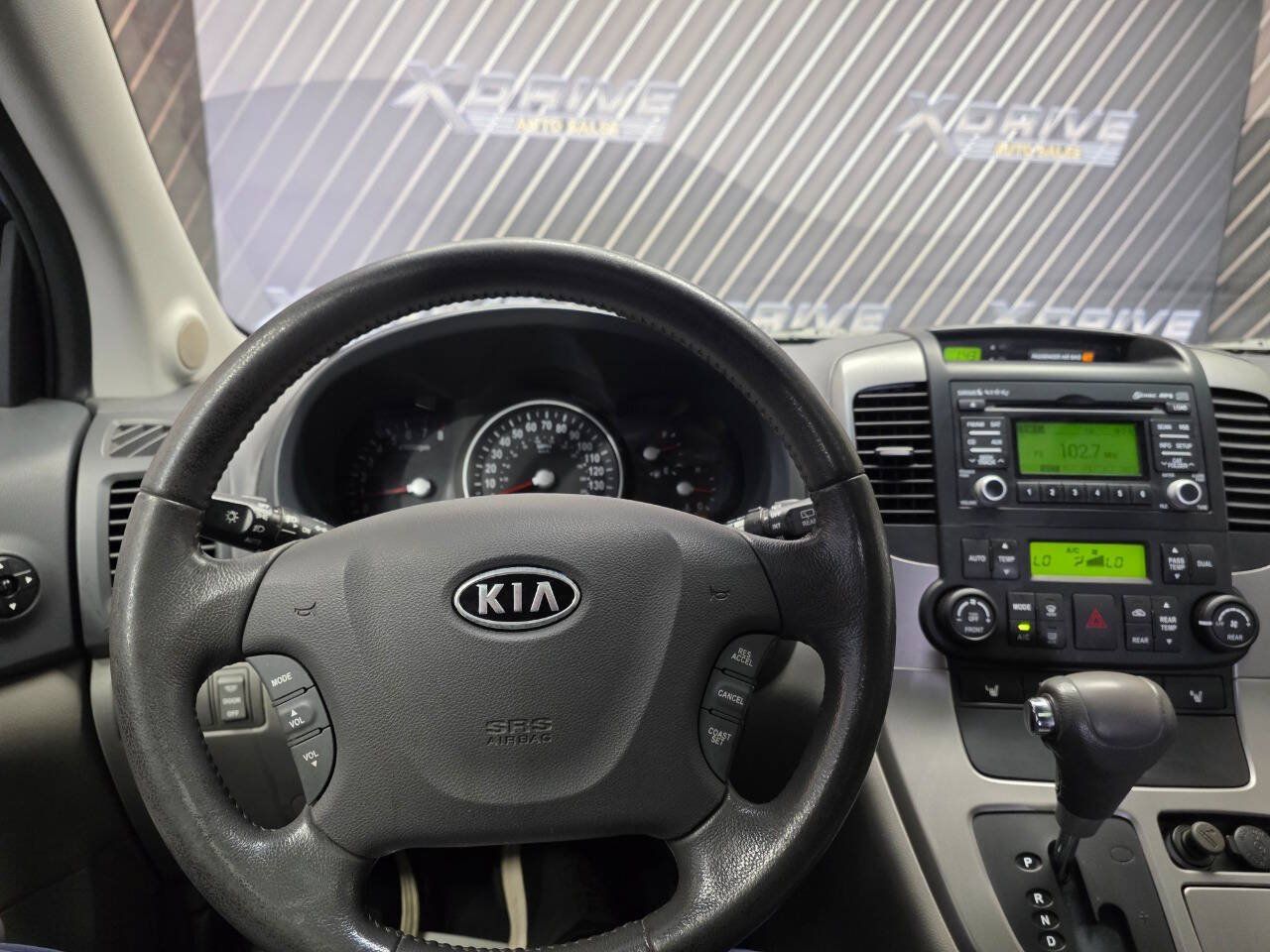 Used 2010 Kia Sedona EX w/ Luxury Pkg FWD image 18