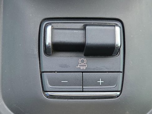 Used 2022 GMC Sierra 1500 AT4 w/ AT4 Preferred Package image 17