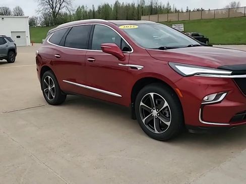 Used 2022 Buick Enclave Essence w/ Sport Touring Edition FWD image 2