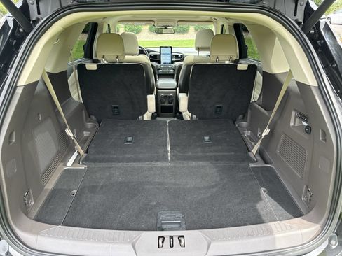 Used 2020 Ford Explorer Platinum w/ Premium Technology Package image 10