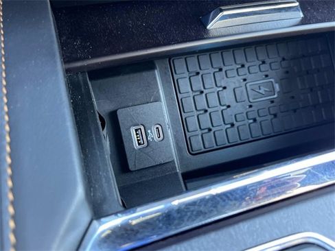 Used 2024 Ford Expedition Platinum image 37