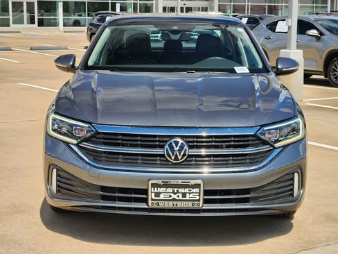Used 2022 Volkswagen Jetta SEL image 2