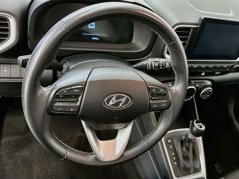 Used 2025 Hyundai Venue SEL FWD image 18