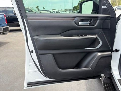 Used 2025 Nissan Armada Platinum w/ Convenience Package RWD image 12