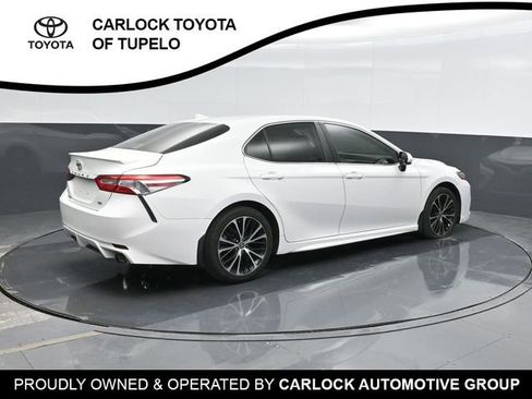 Used 2020 Toyota Camry SE FWD image 3