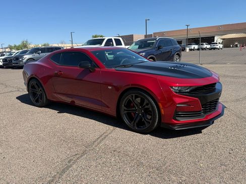 Used 2019 Chevrolet Camaro SS RWD image 3