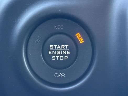 Used 2018 Jeep Wrangler Unlimited Sahara image 27