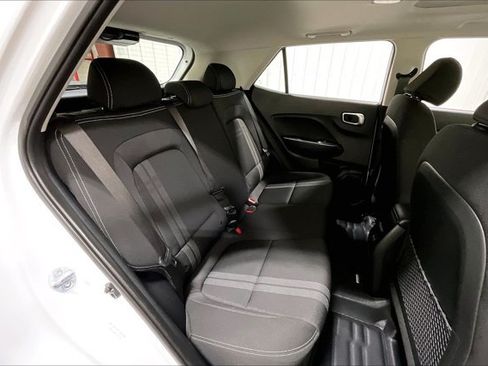 Used 2025 Hyundai Venue SEL FWD image 27