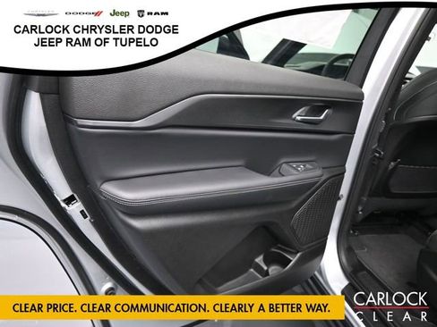 Used 2025 Jeep Grand Cherokee L Laredo image 29