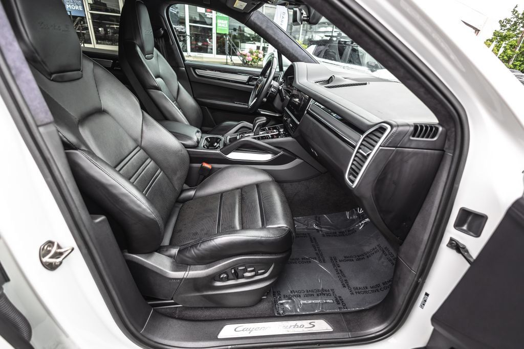 Used 2023 Porsche Cayenne Turbo S AWD/4WD image 32
