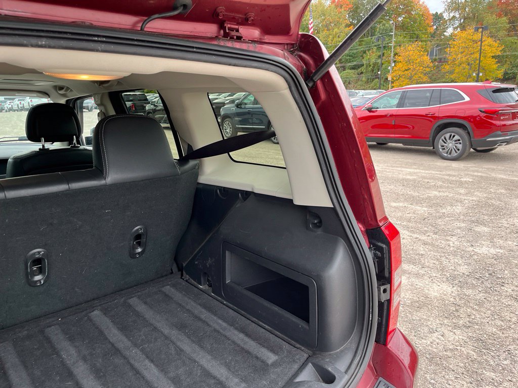 Used 2017 Jeep Patriot High Altitude AWD/4WD image 11