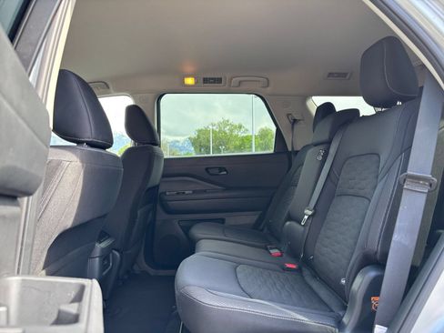 Used 2025 Nissan Pathfinder SV AWD/4WD image 28