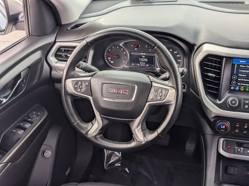 Used 2023 GMC Acadia SLT image 13