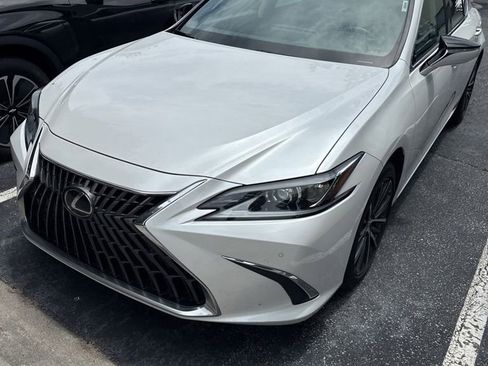 Used 2023 Lexus ES 350 w/ Premium Package FWD image 2