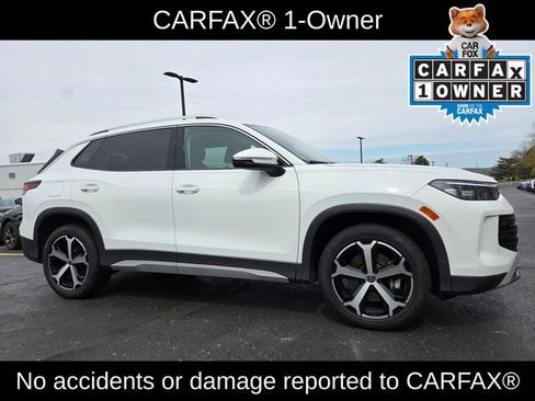 Used 2025 Volkswagen Tiguan SE w/ Panoramic Sunroof Package image 3