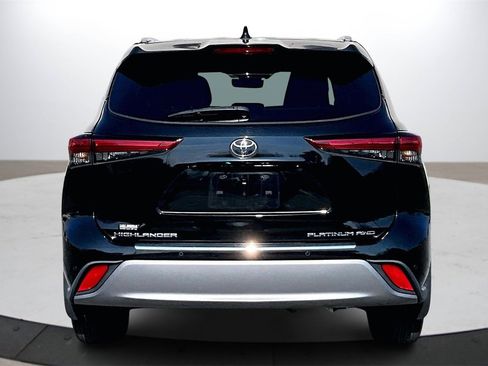 Used 2021 Toyota Highlander Platinum image 7