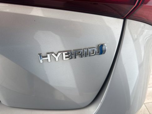 Used 2022 Toyota Prius LE AWD/4WD image 7