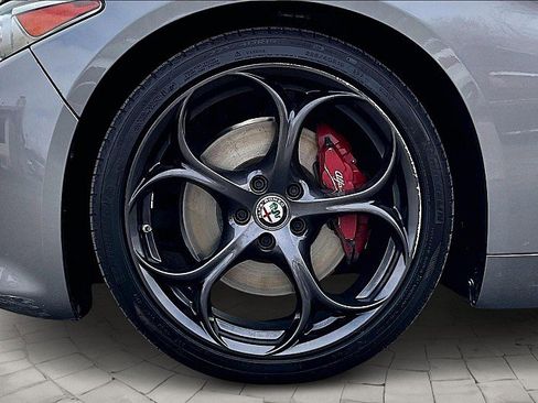 Used 2018 Alfa Romeo Giulia Ti Sport w/ Quick Order Package 22U Sport image 8