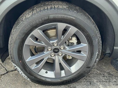 Used 2024 Ford Explorer XLT w/ Equipment Group 202A image 7