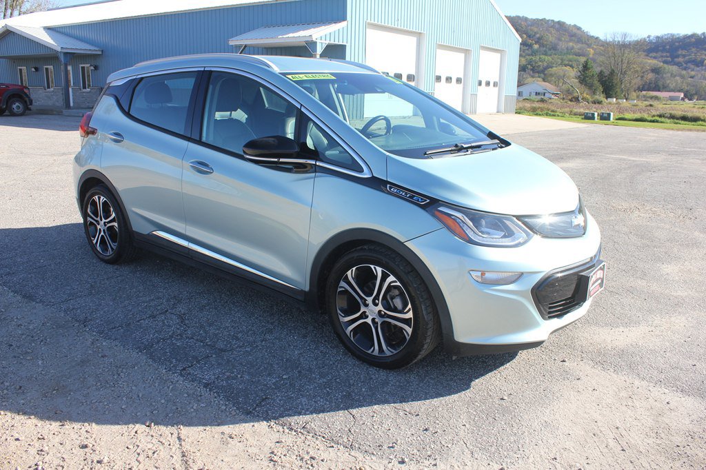 Used 2019 Chevrolet Bolt Premier w/ Infotainment Package FWD image 3