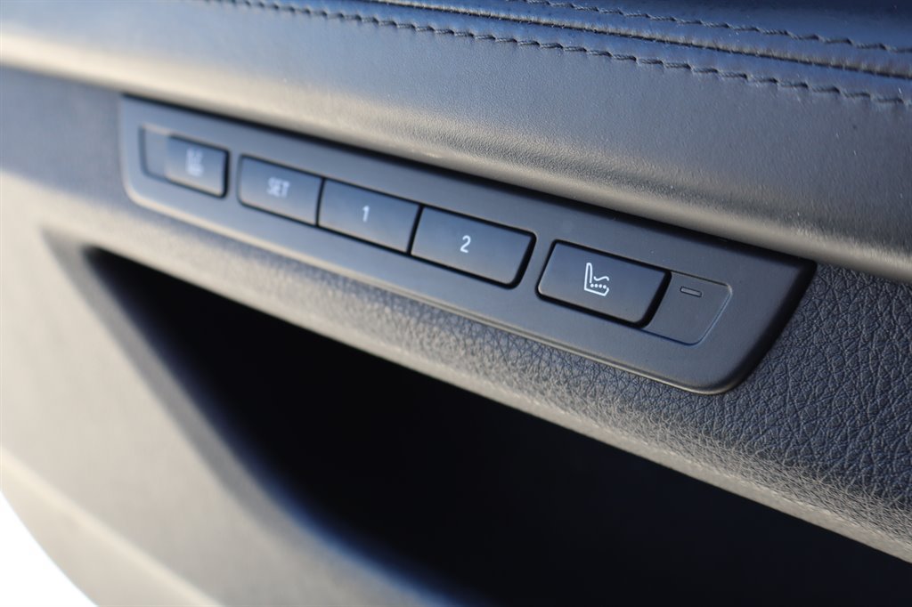 Used 2015 BMW 750Li RWD image 39