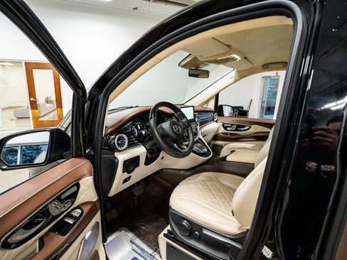 Used 2020 Mercedes-Benz Metris Passenger image 28