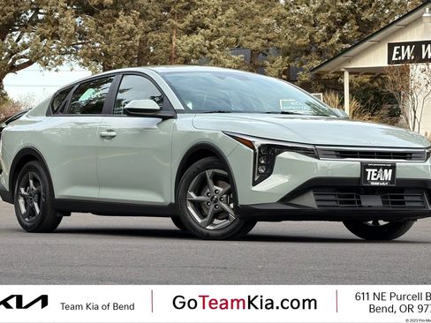 Used 2025 Kia K4 FWD image 1