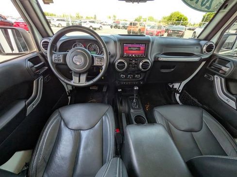 Used 2018 Jeep Wrangler Unlimited Sahara w/ Connectivity Group AWD/4WD image 11
