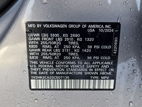 Used 2025 Volkswagen Atlas SE image 34