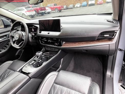 Used 2024 Nissan Rogue Platinum w/ Platinum Premium Package image 9