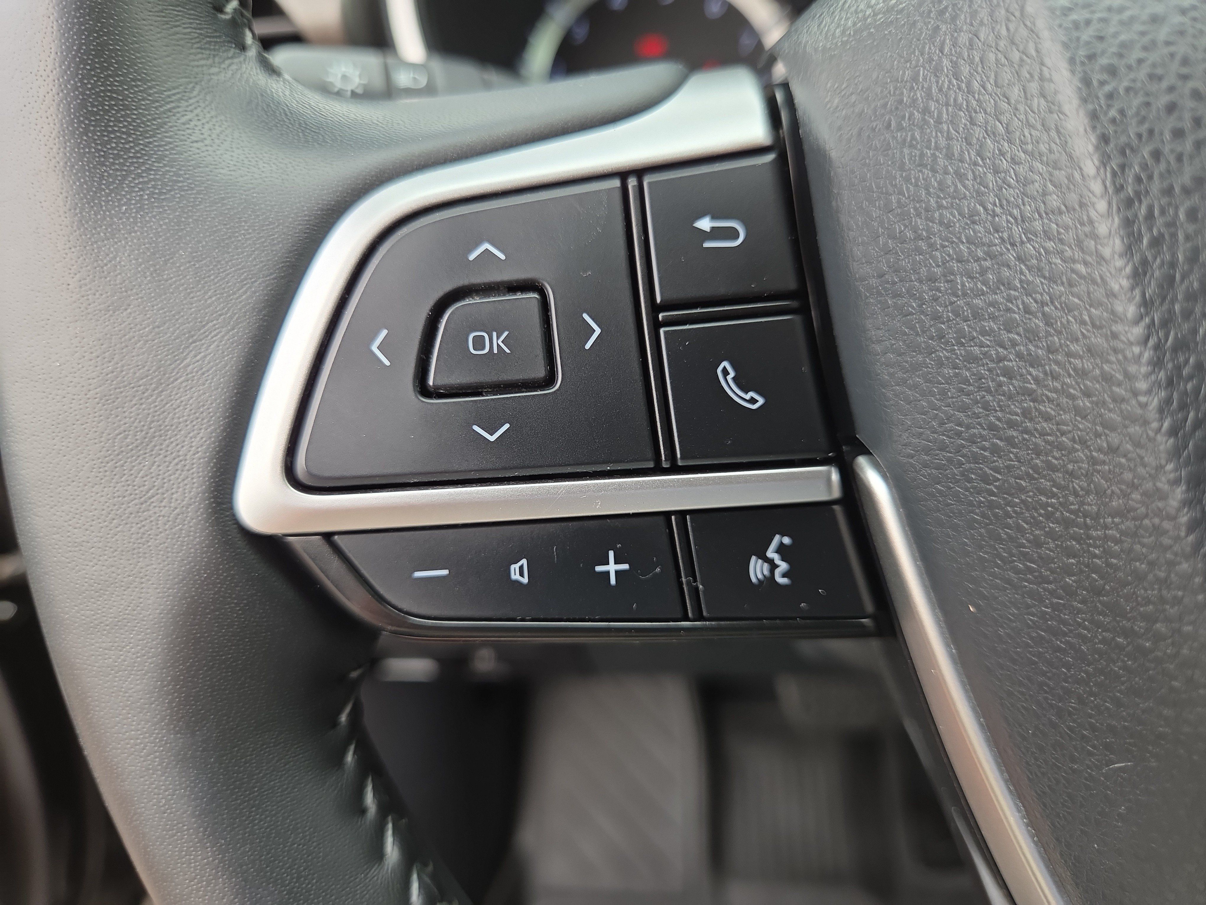 Used 2022 Toyota Highlander XLE AWD/4WD image 30