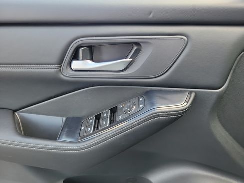 Certified 2026 Nissan Rogue SL AWD/4WD image 17