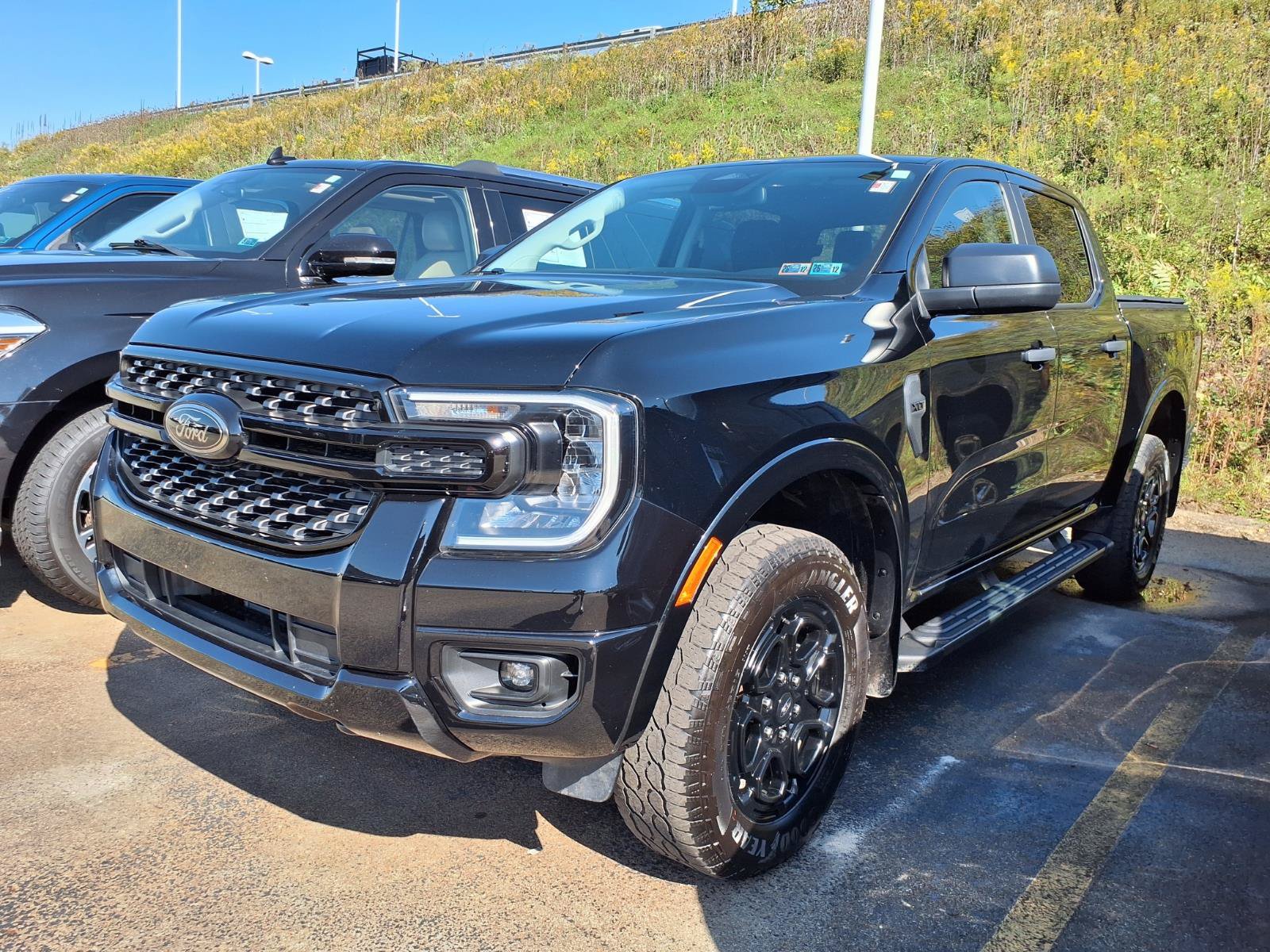 Used 2025 Ford Ranger XLT w/ FX4 Off-Road Package AWD/4WD image 3