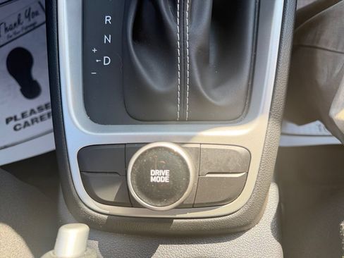 Used 2025 Hyundai Venue SEL FWD image 28