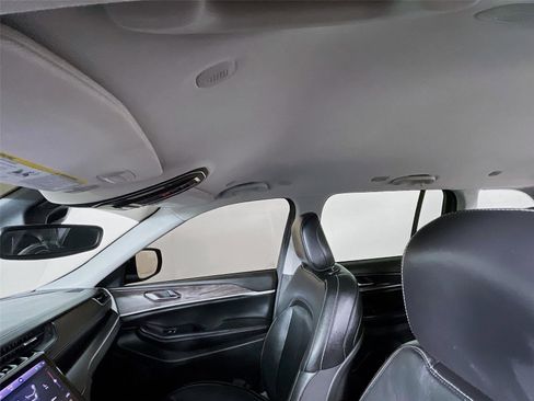 Used 2023 Jeep Grand Cherokee Limited image 11