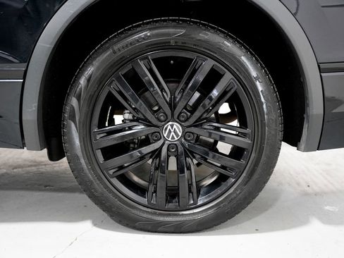 Used 2022 Volkswagen Tiguan SE R-Line AWD/4WD image 39