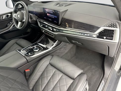 Certified 2025 BMW X7 xDrive40i w/ Executive Package image 16