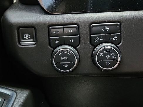 Used 2024 Chevrolet Silverado 1500 LT Trail Boss w/ Convenience Package II AWD/4WD image 20