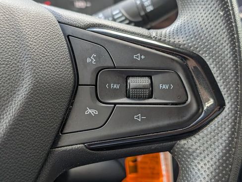 Used 2025 Chevrolet Trax LS w/ LS Convenience Package FWD image 26