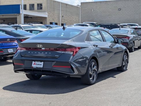 New 2025 Hyundai Elantra Limited FWD image 4