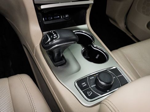 Used 2014 Jeep Grand Cherokee Limited w/ Luxury Group II image 21