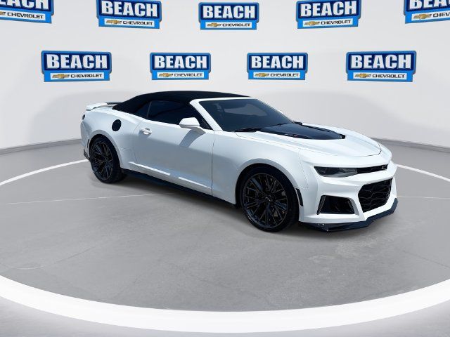 Used 2022 Chevrolet Camaro ZL1 RWD image 2