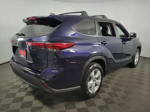 Used 2023 Toyota Highlander LE FWD image 9