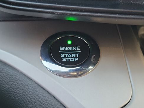 Used 2020 Ford Explorer XLT image 13