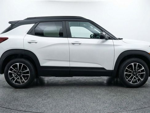 Used 2025 Chevrolet TrailBlazer LT image 11