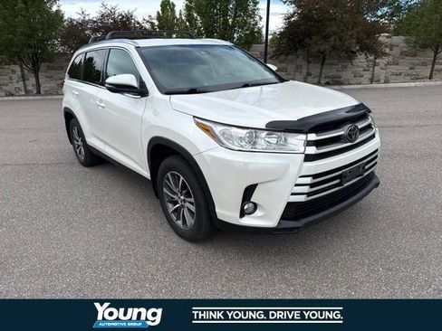 Used 2019 Toyota Highlander XLE AWD/4WD image 14