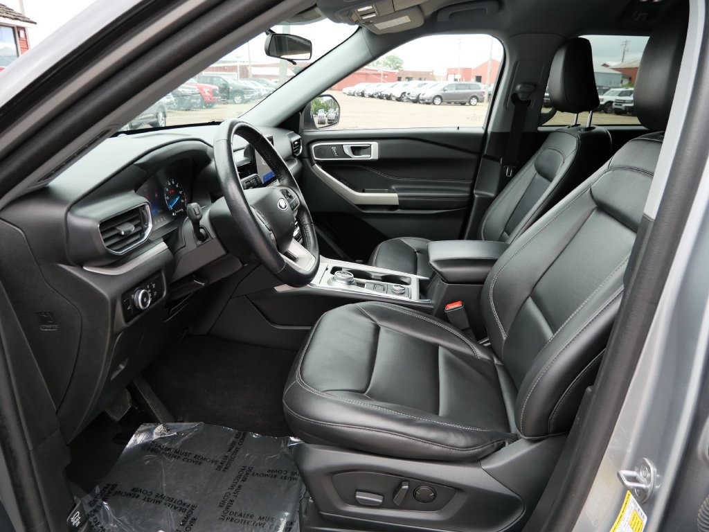 Certified 2023 Ford Explorer XLT w/ Equipment Group 202A AWD/4WD image 15