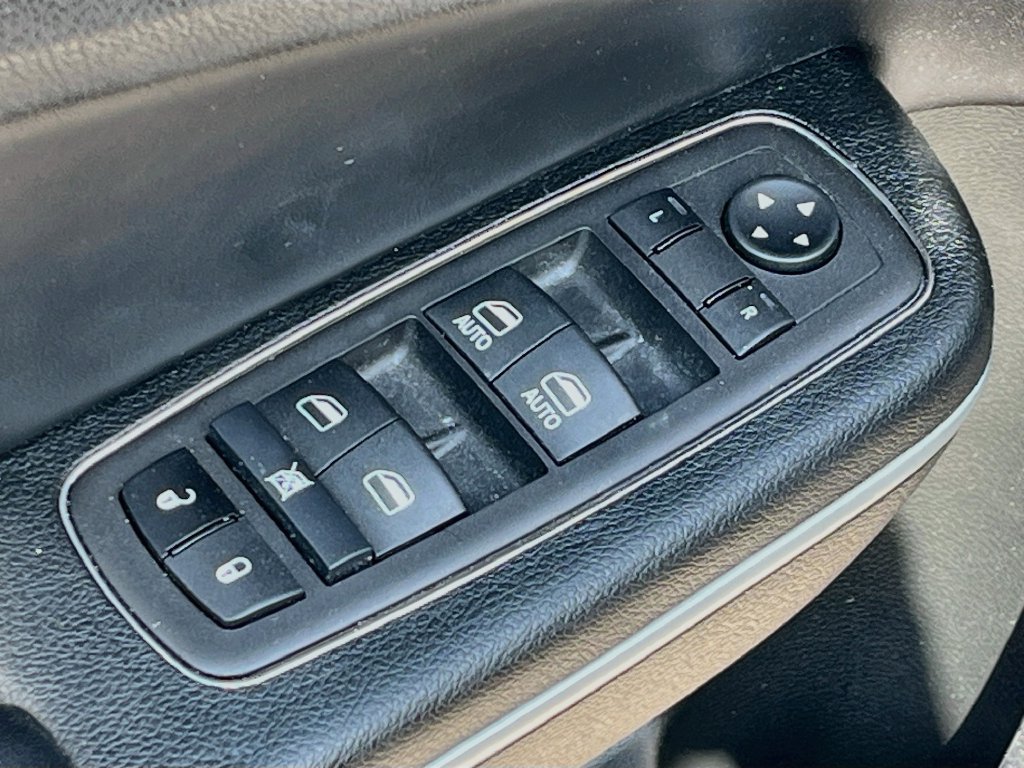 Used 2023 Chrysler 300 Touring RWD image 17