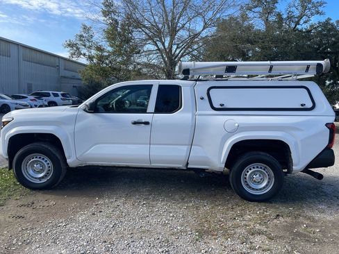 Used 2024 Toyota Tacoma SR image 7
